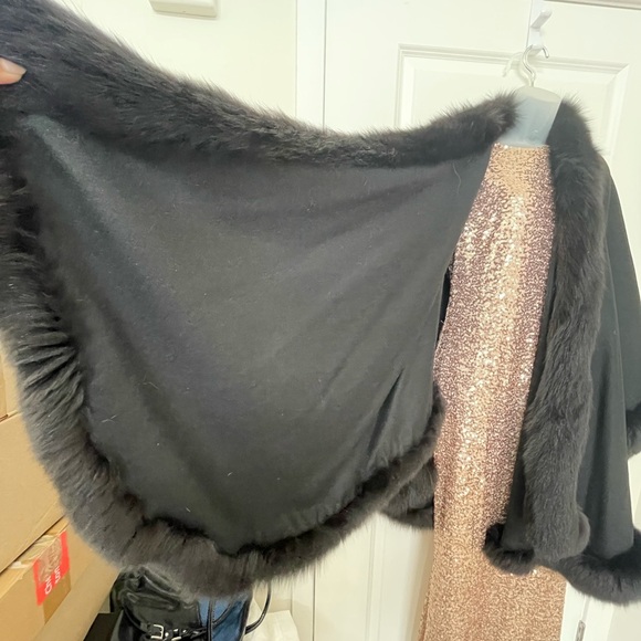 Black cape - Picture 3 of 4